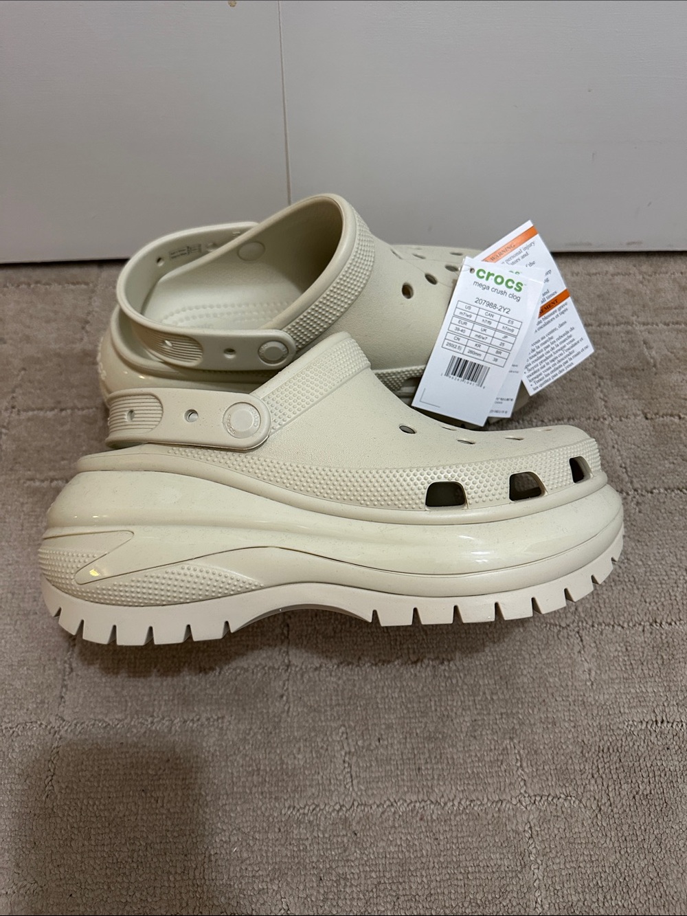 Crocs Mega Crush Clog size 9w/7m cream color